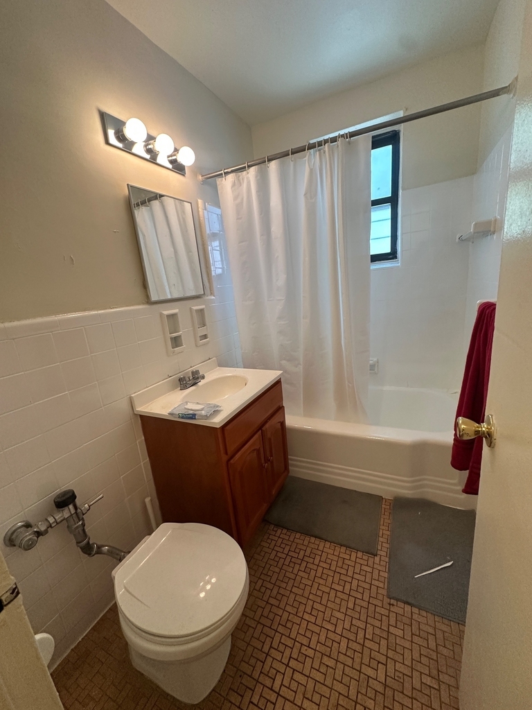 647 Albany Avenue - Photo 2