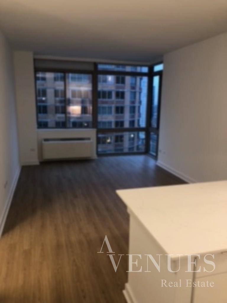 Sixth Avenue - Photo 1