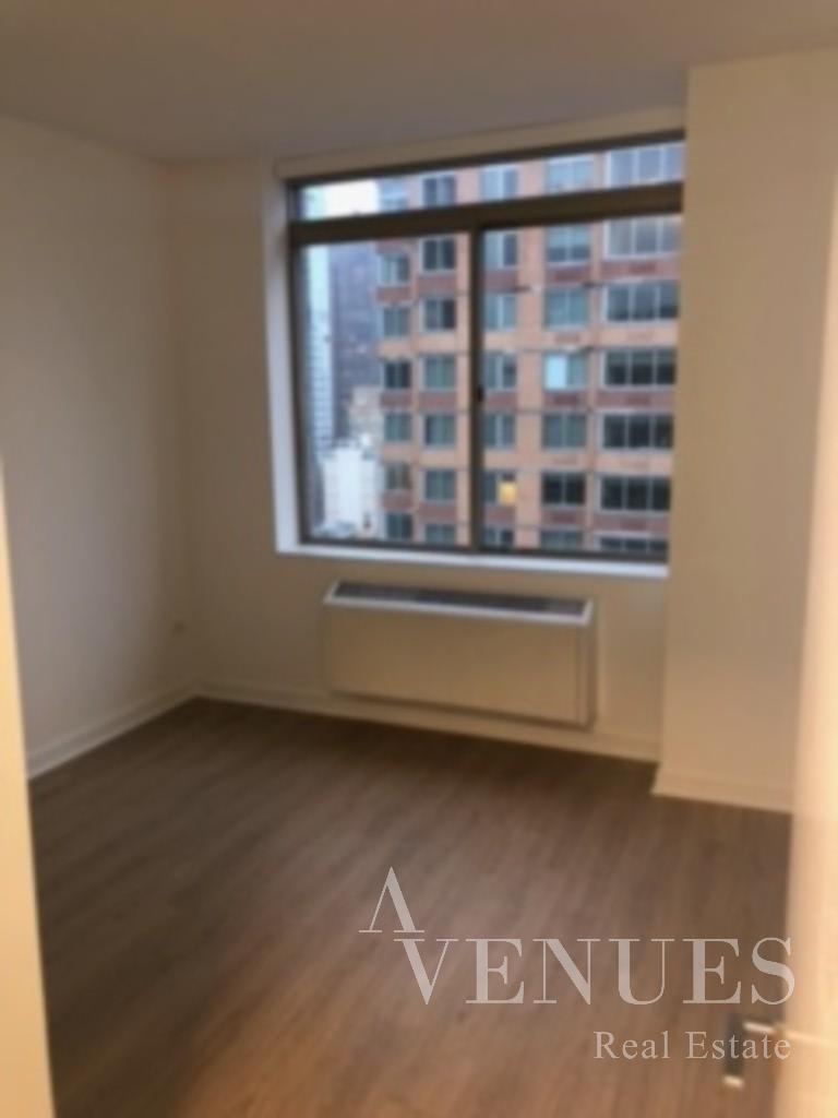 Sixth Avenue - Photo 8