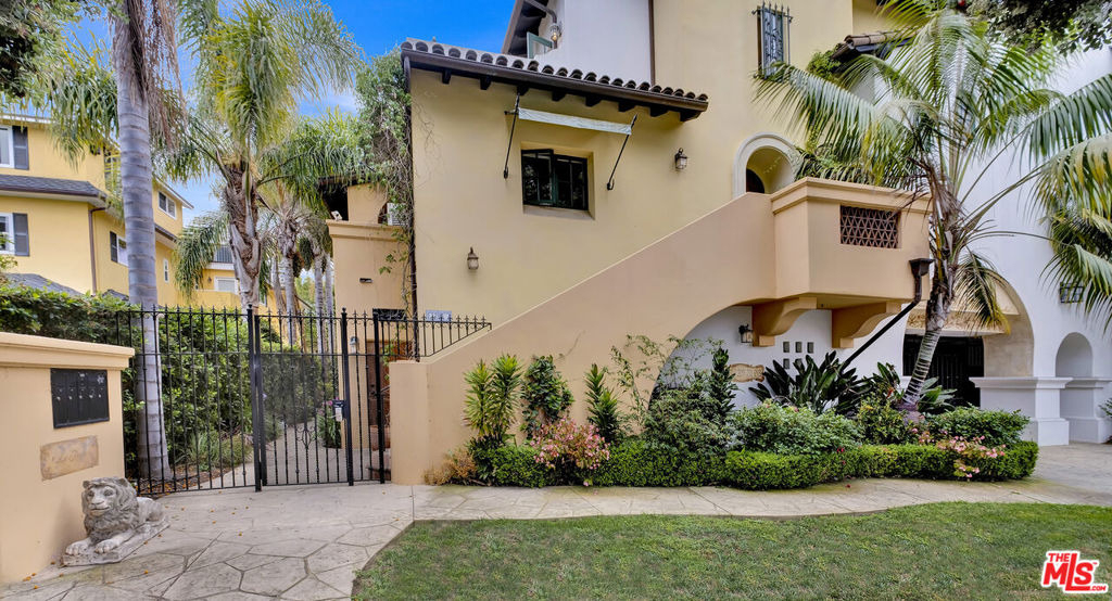 211 Bath Street - Photo 2