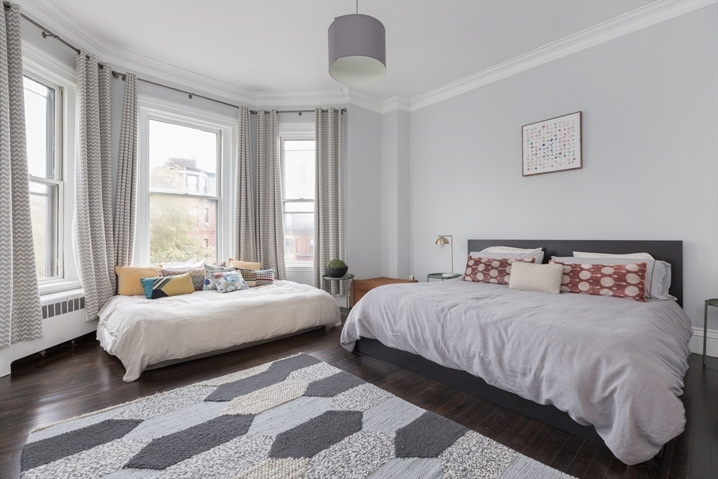 286 Beacon St - Photo 5