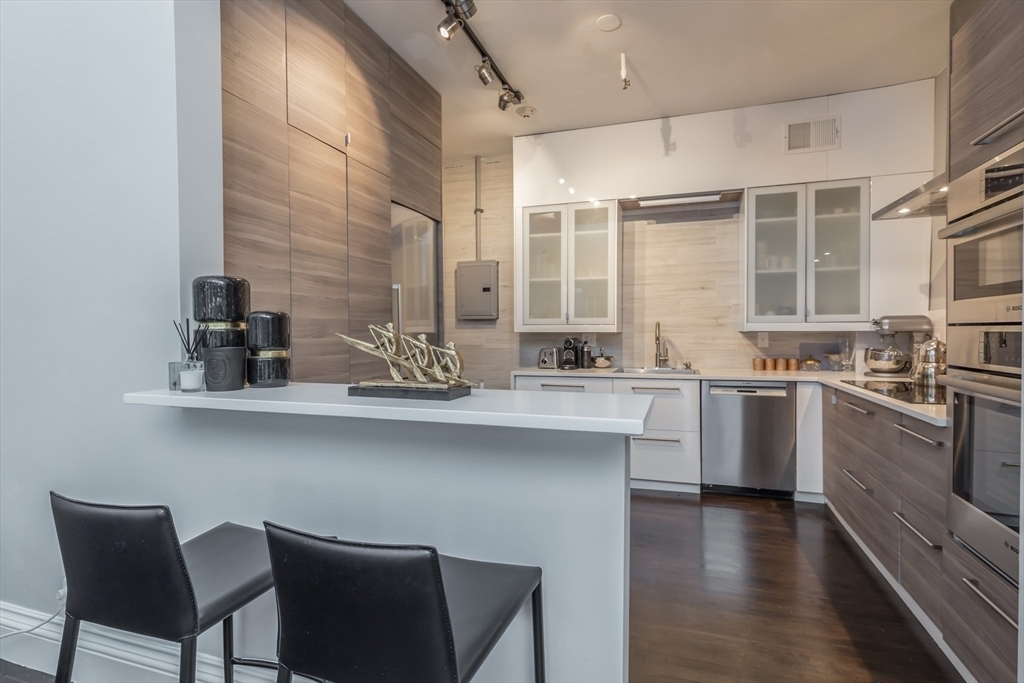 286 Beacon St - Photo 3