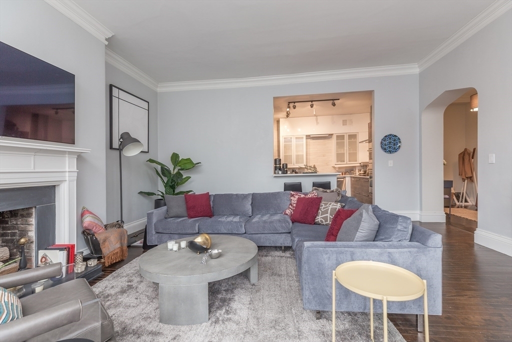 286 Beacon St - Photo 2