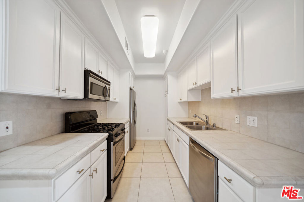 3328 S. Oakhurst Ave. - Photo 1