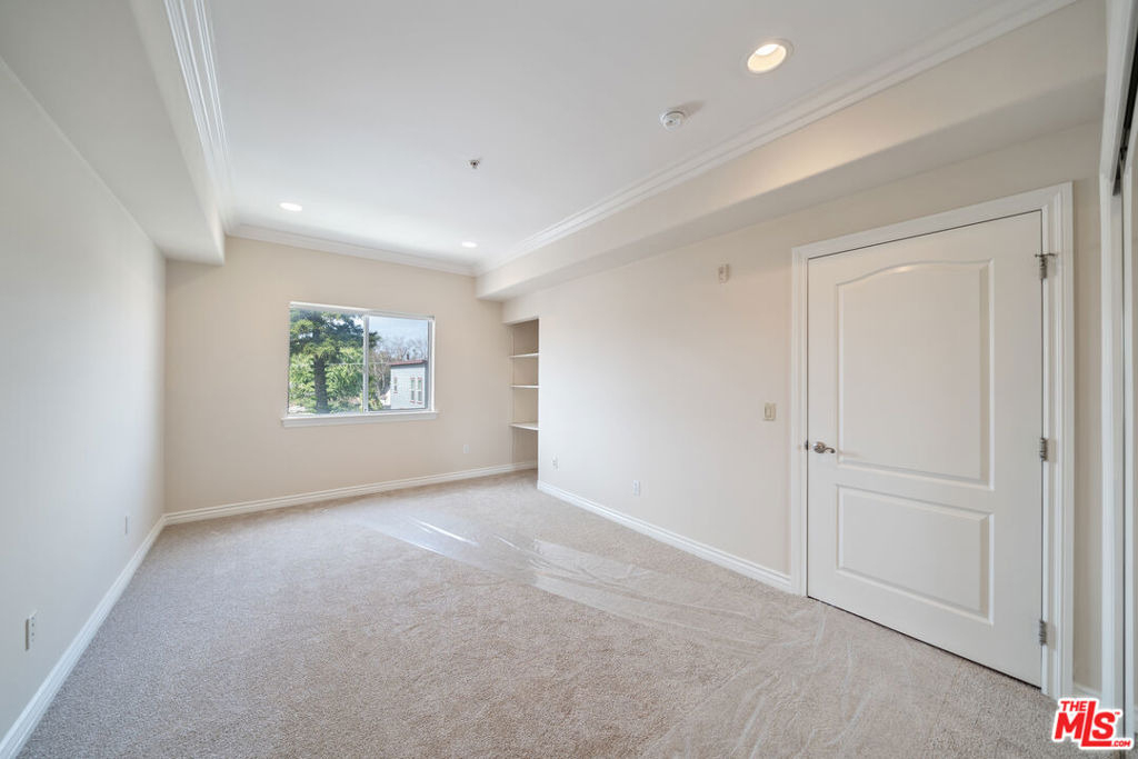 3328 S. Oakhurst Ave. - Photo 5
