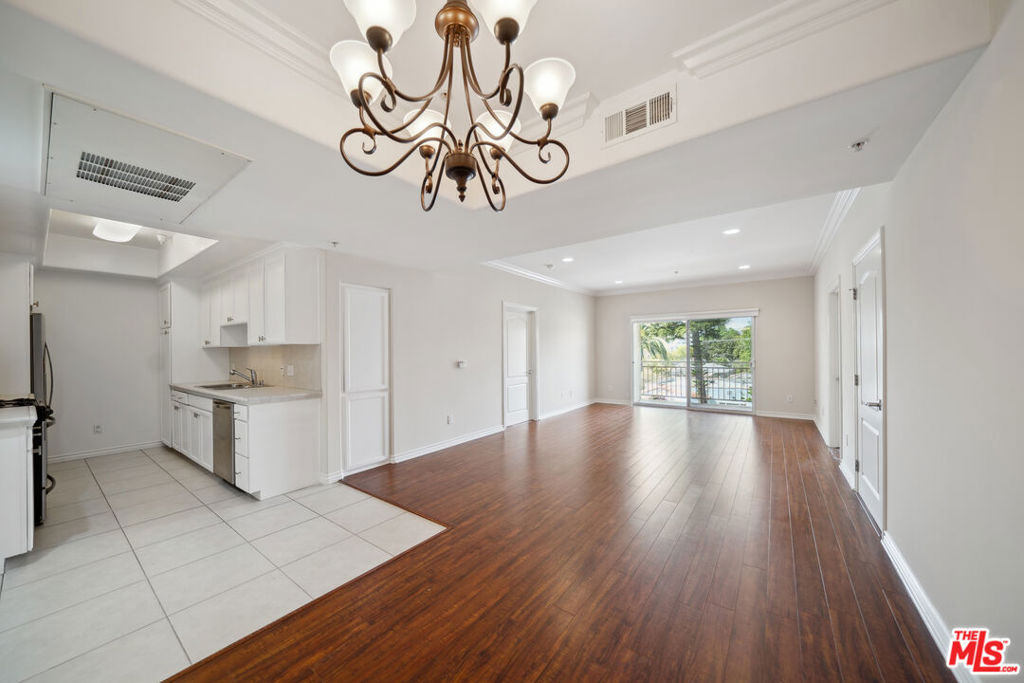 3328 S. Oakhurst Ave. - Photo 0