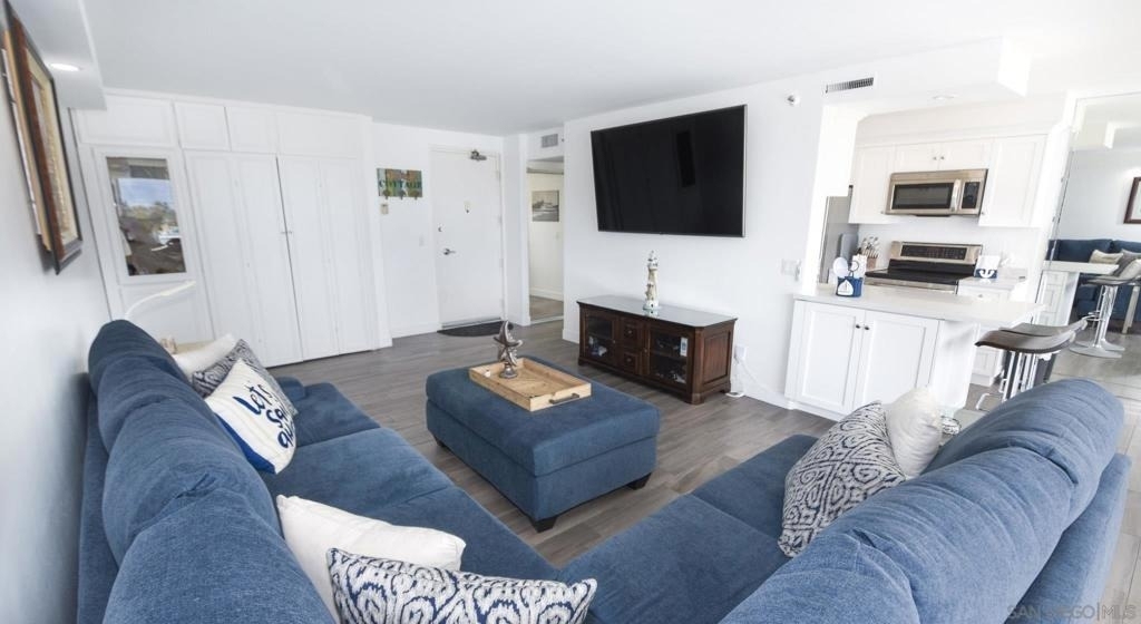 1710 Avenida Del Mundo - Photo 2