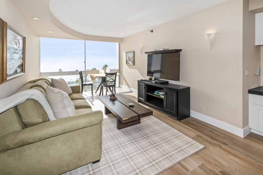 1810 Avenida Del Mundo - Photo 3