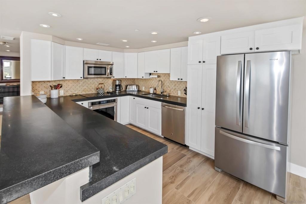 1810 Avenida Del Mundo - Photo 11