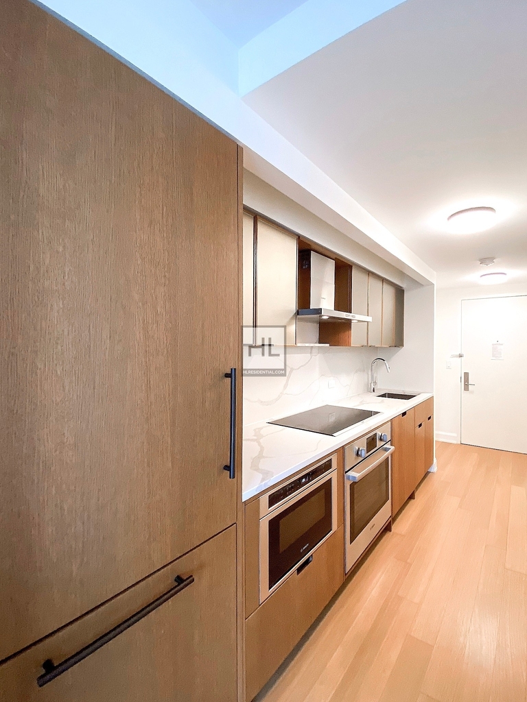 East 54th Street - Photo 1