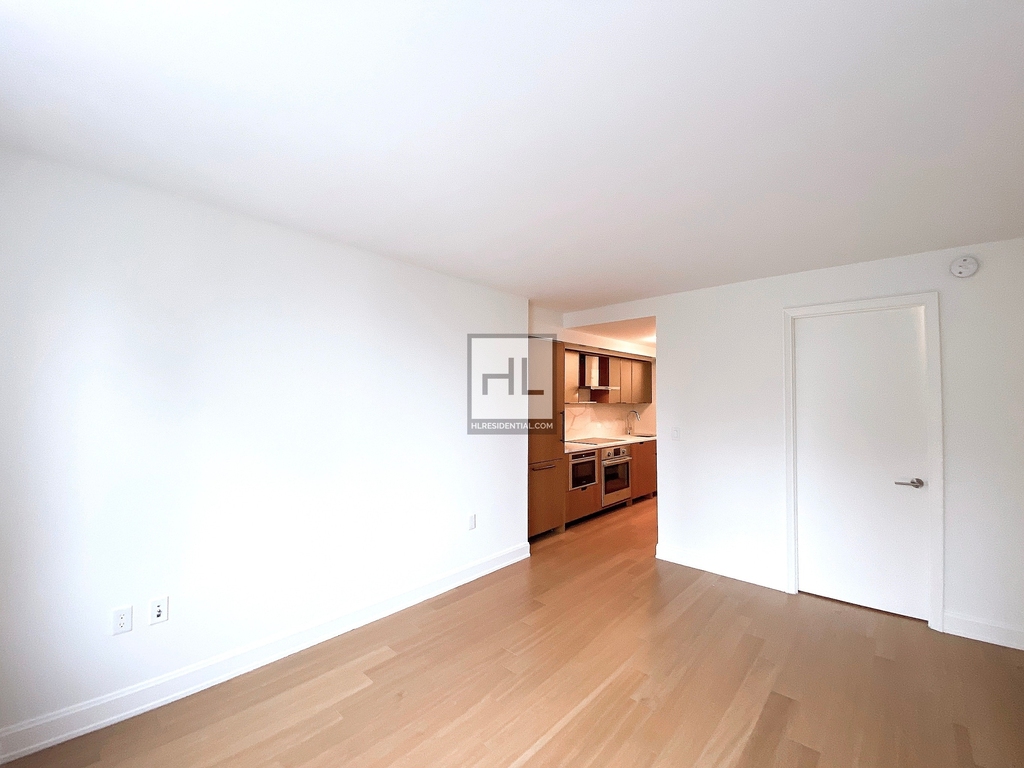 East 54th Street - Photo 0
