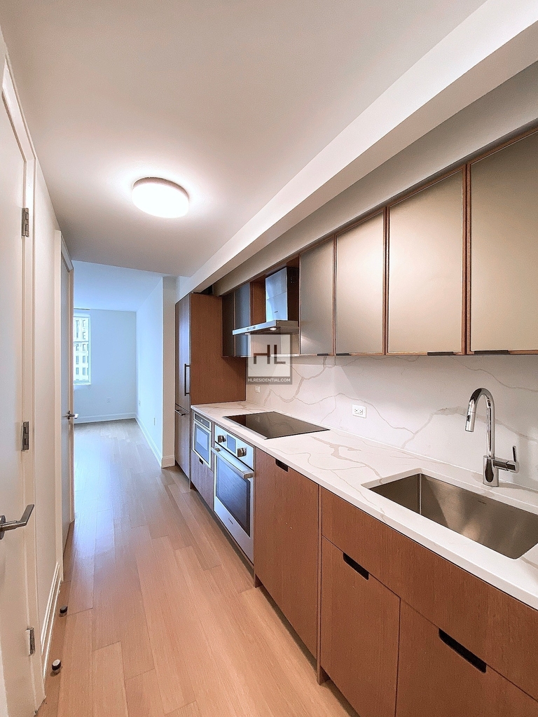 East 54th Street - Photo 2