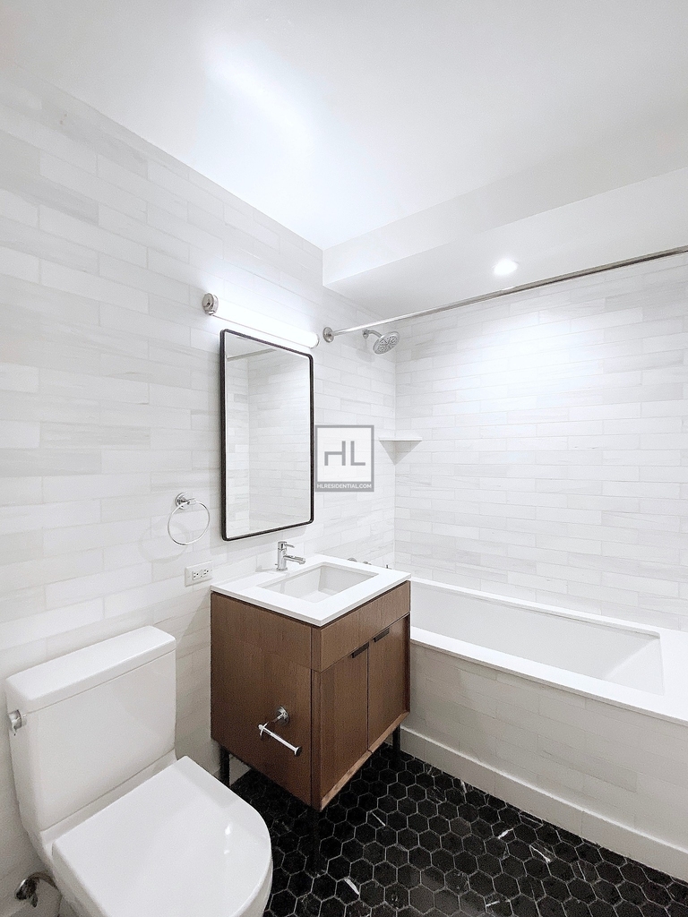 East 54th Street - Photo 5