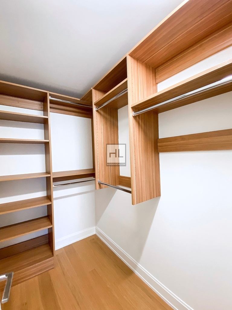 East 54th Street - Photo 4