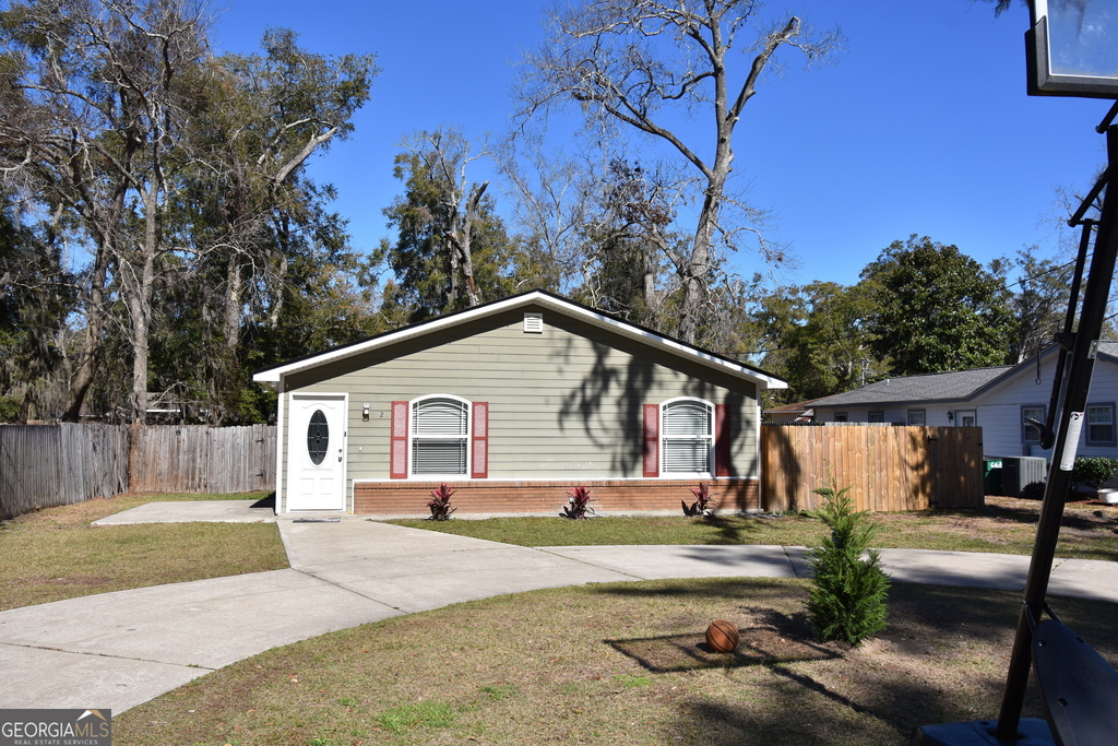 208 Gunter Street - Photo 2
