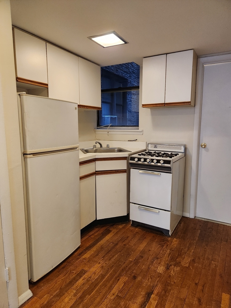 West 82nd Street / Broadway - Photo 4