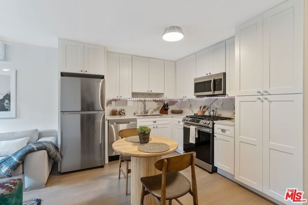2501 S Westview Street - Photo 4