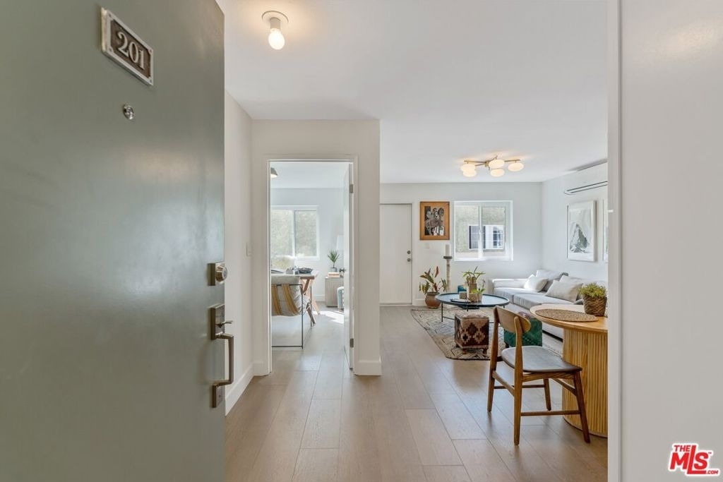 2501 S Westview Street - Photo 2