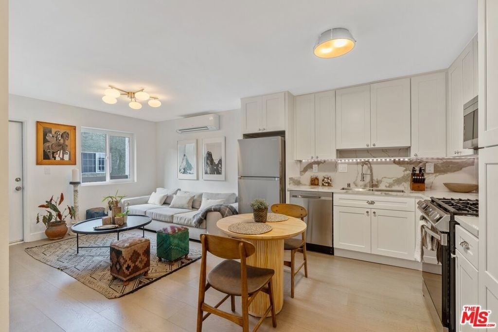 2501 S Westview Street - Photo 3
