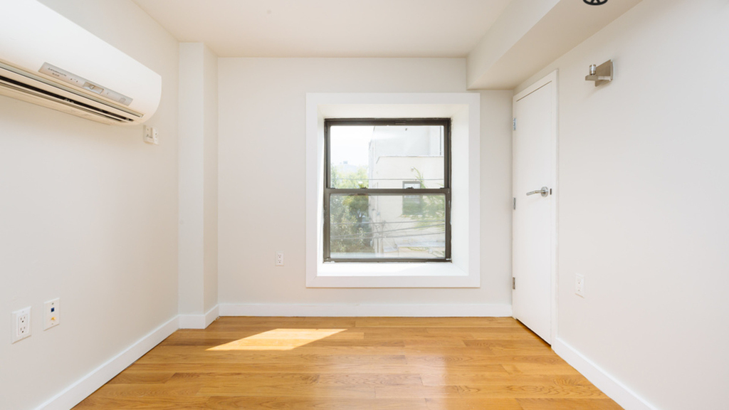 100 Dupont Street - Photo 10