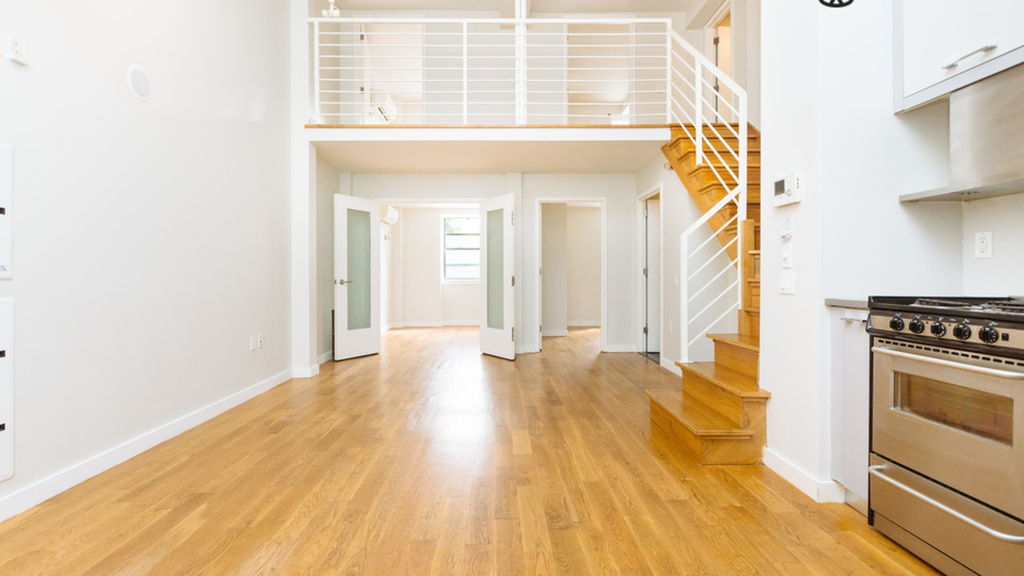 100 Dupont Street - Photo 5
