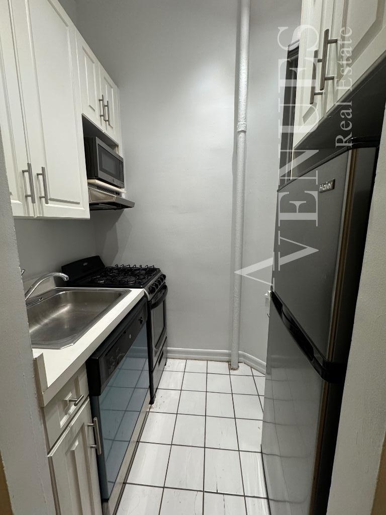 East 83rd Street - Photo 4