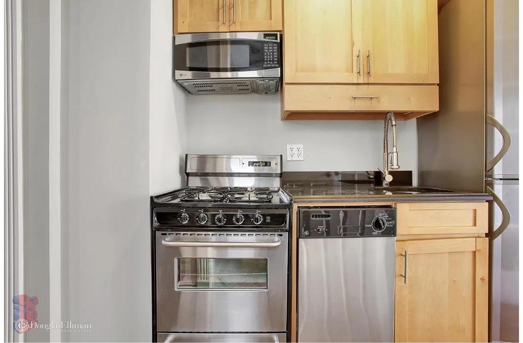 345 E 5th St - Photo 3