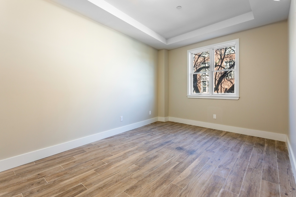 800 Empire Boulevard - Photo 5