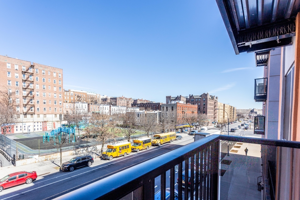 800 Empire Boulevard - Photo 3