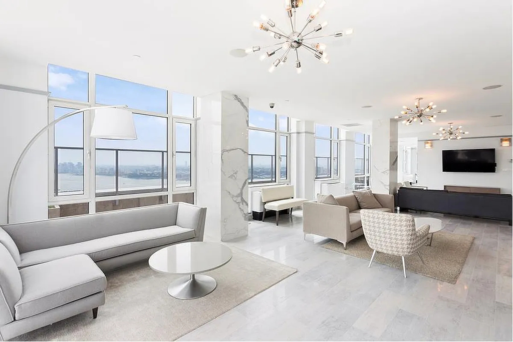 West 42nd Street, New York, NY 10036 - Photo 5