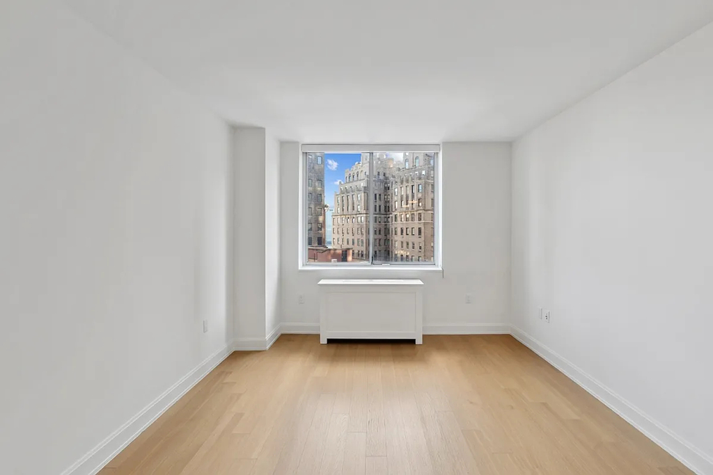 East 51th St - Photo 5