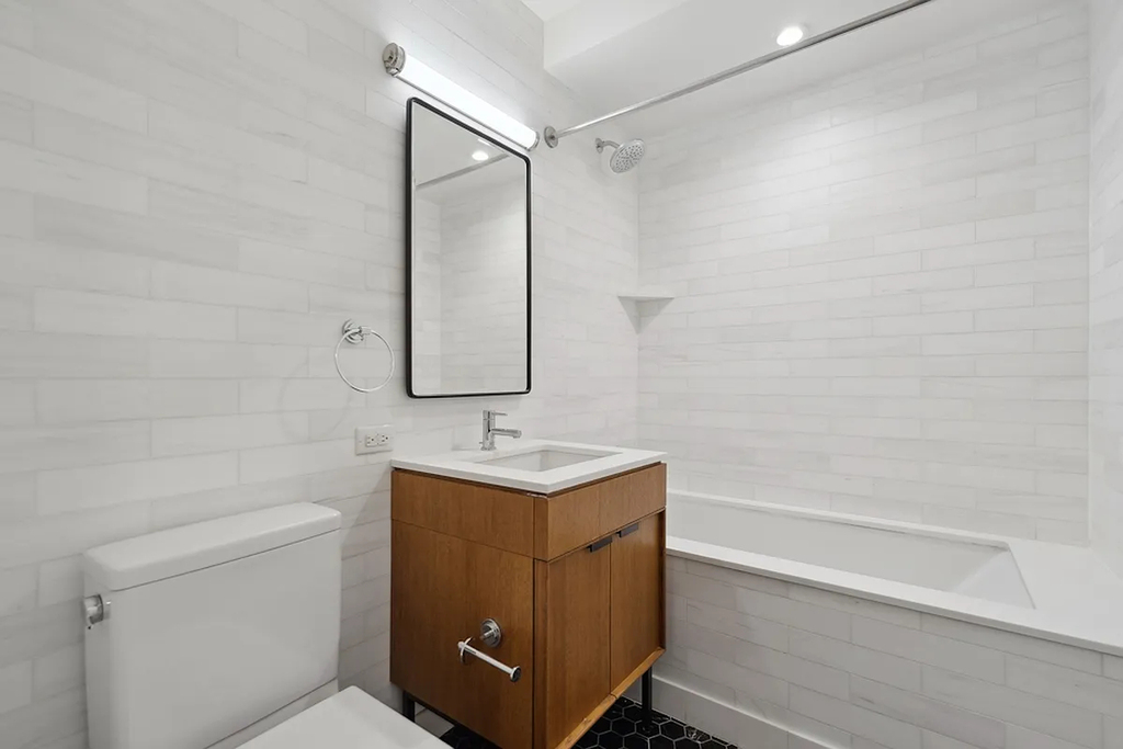 East 51th St - Photo 3