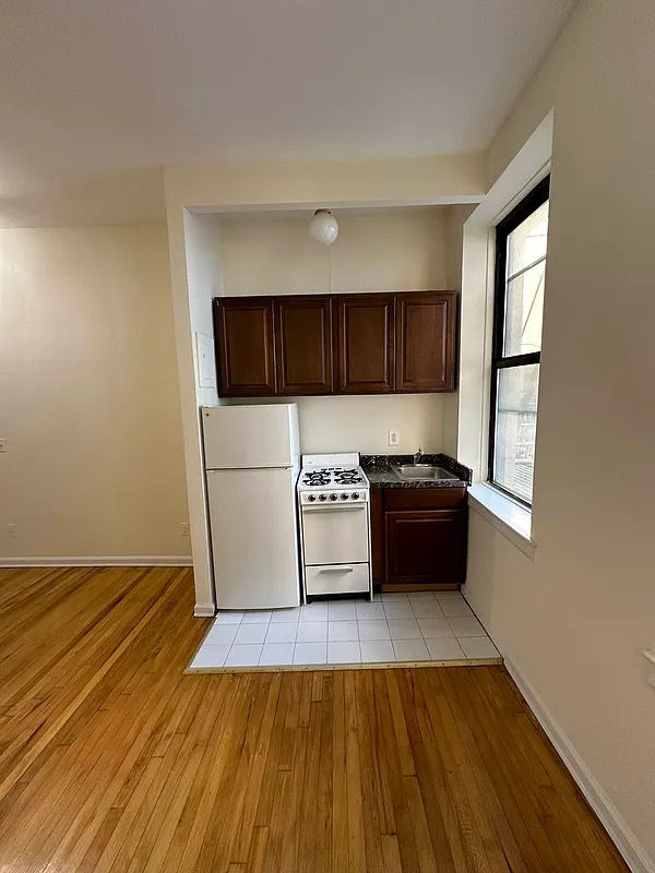 434 East 89th Street - Photo 2