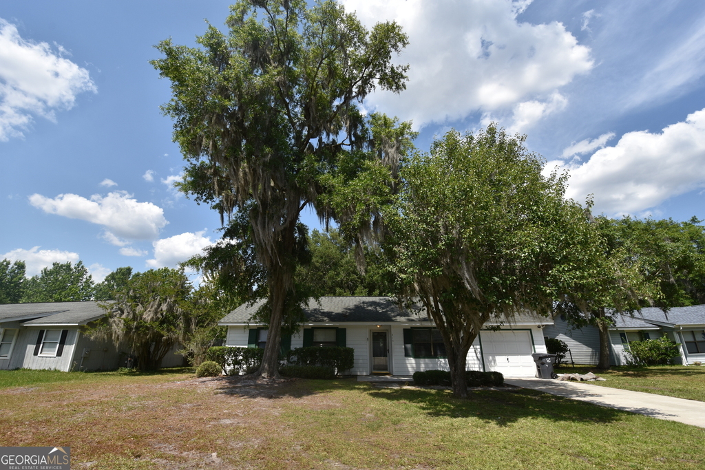 413 Sunnyside Drive - Photo 2