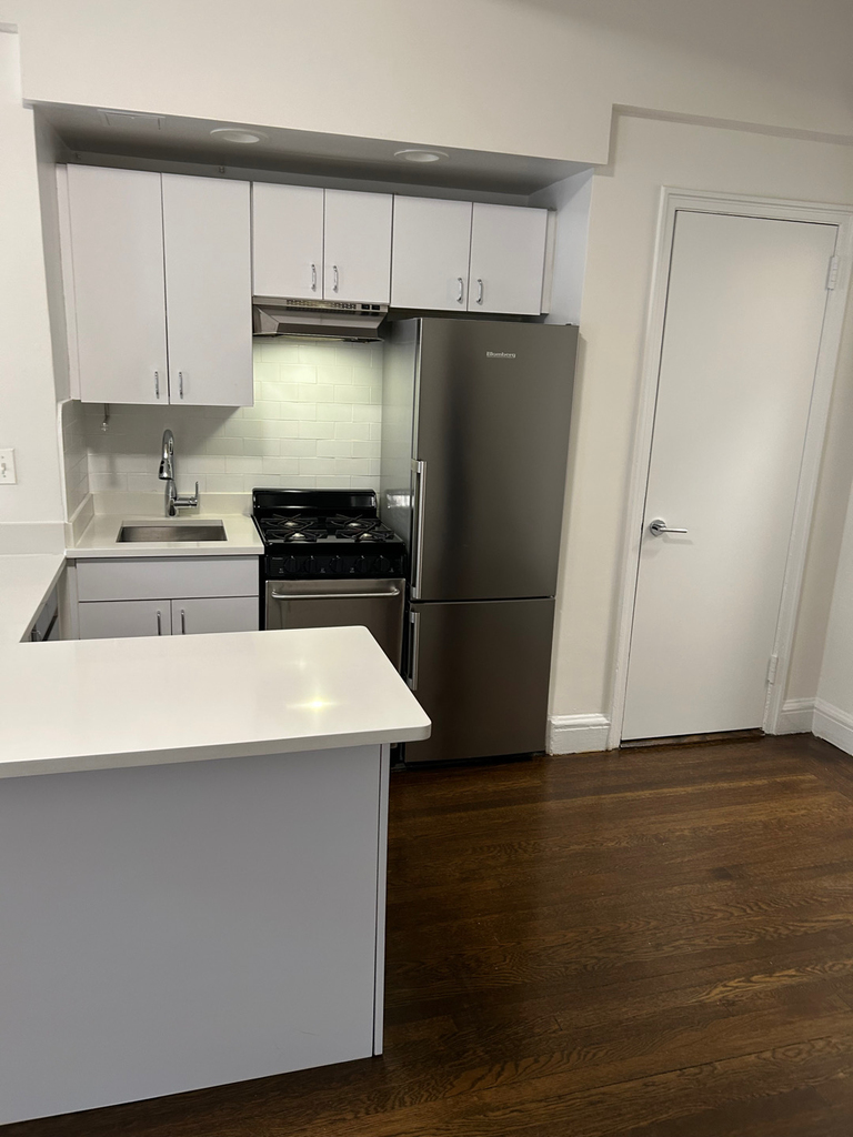 140 East 46th Street - Photo 1