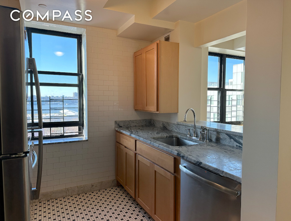 540 W 53rd Street - Photo 2