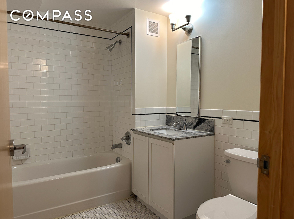 540 W 53rd Street - Photo 6