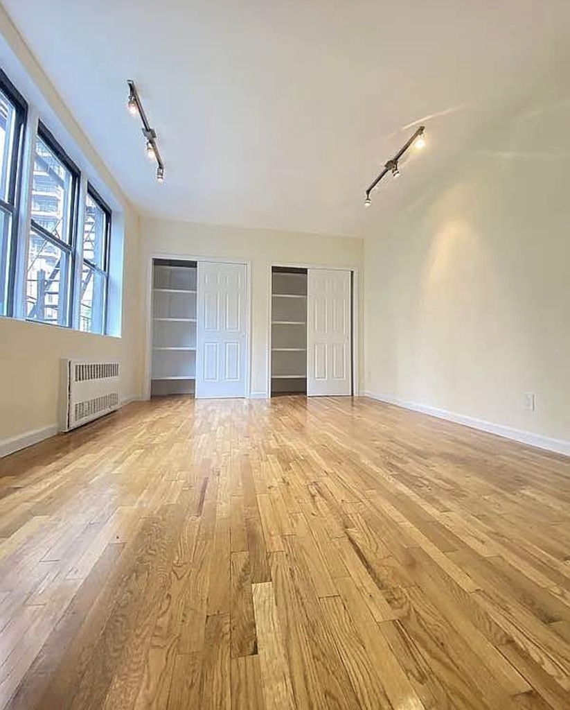 333 East 90th Street - Photo 1