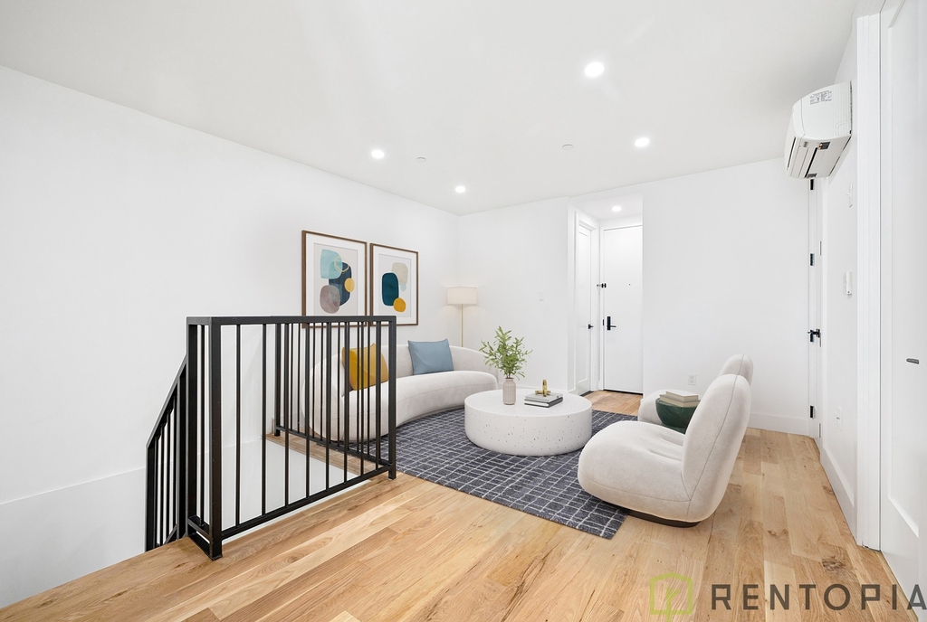 188 Ainslie Street - Photo 2