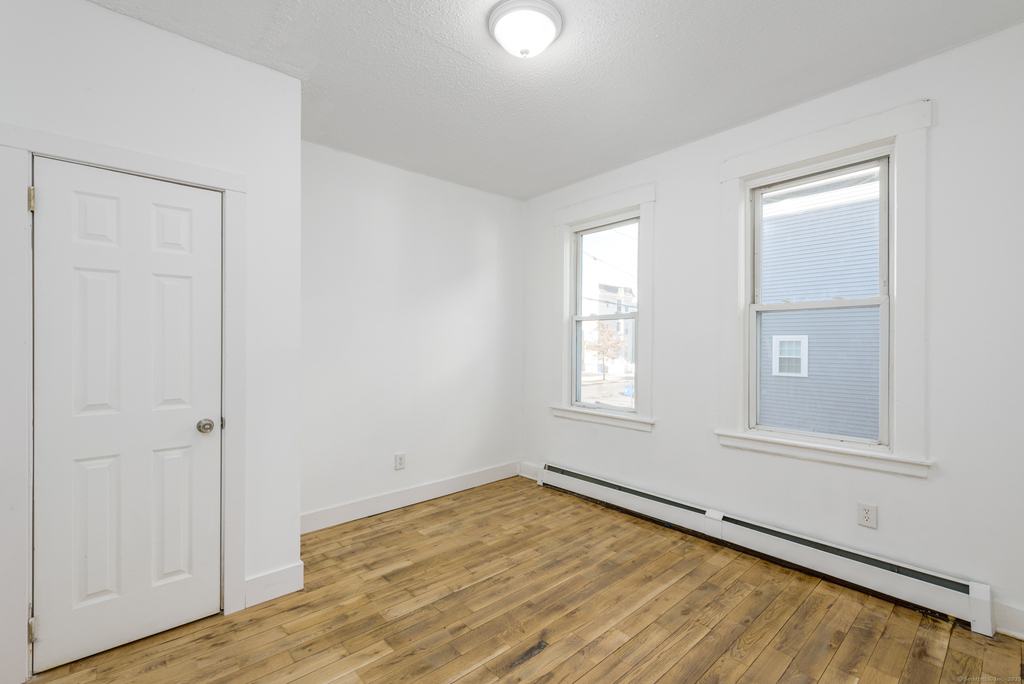 517 Winchester Avenue - Photo 3