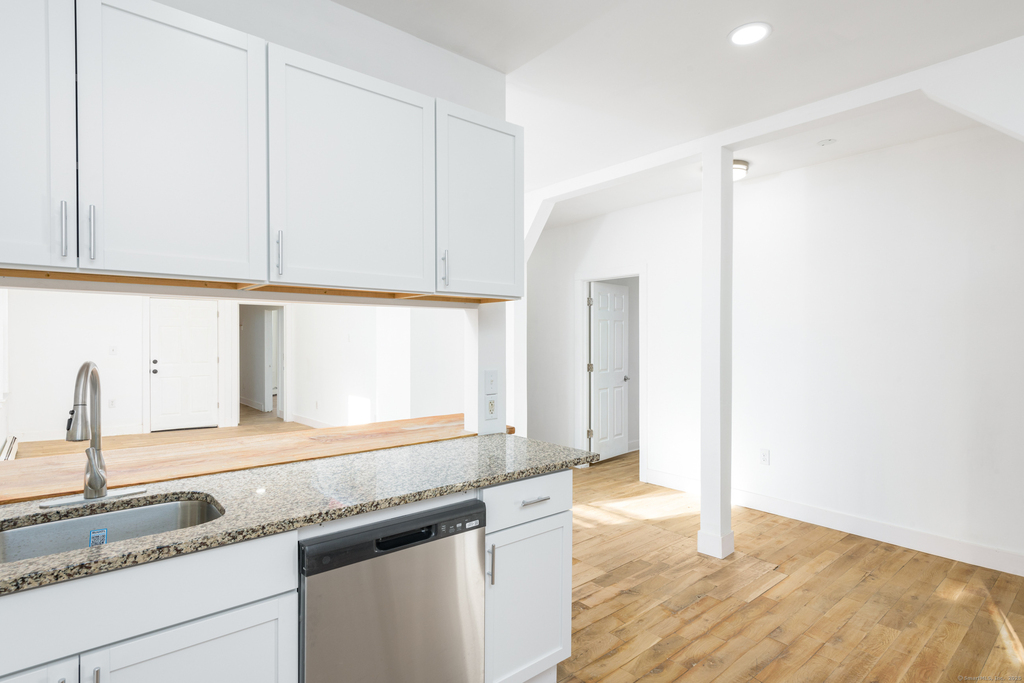 517 Winchester Avenue - Photo 2