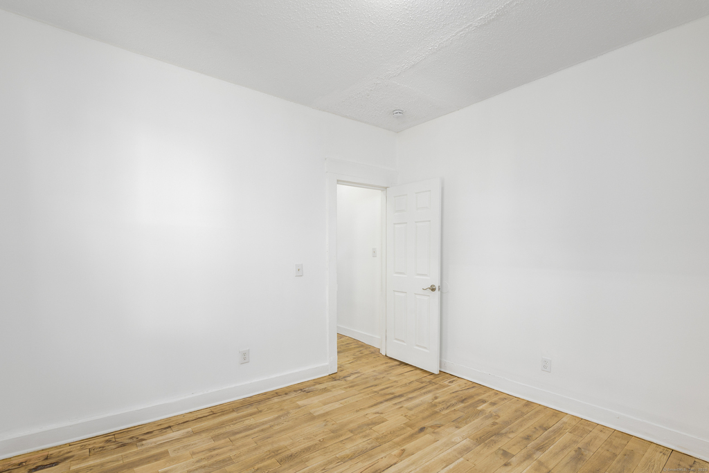 517 Winchester Avenue - Photo 4