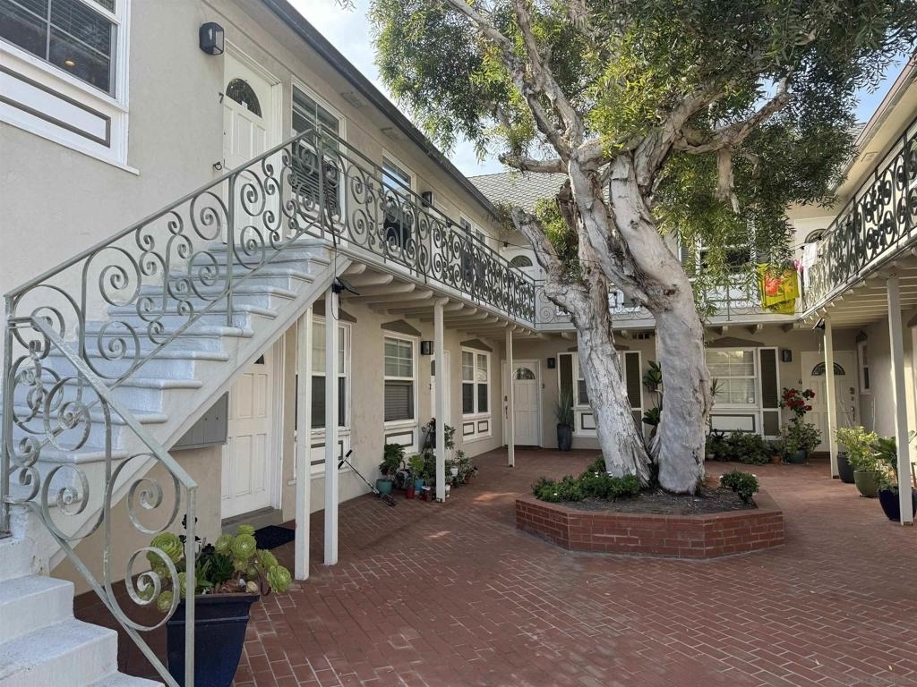 215 Bonair - Photo 0