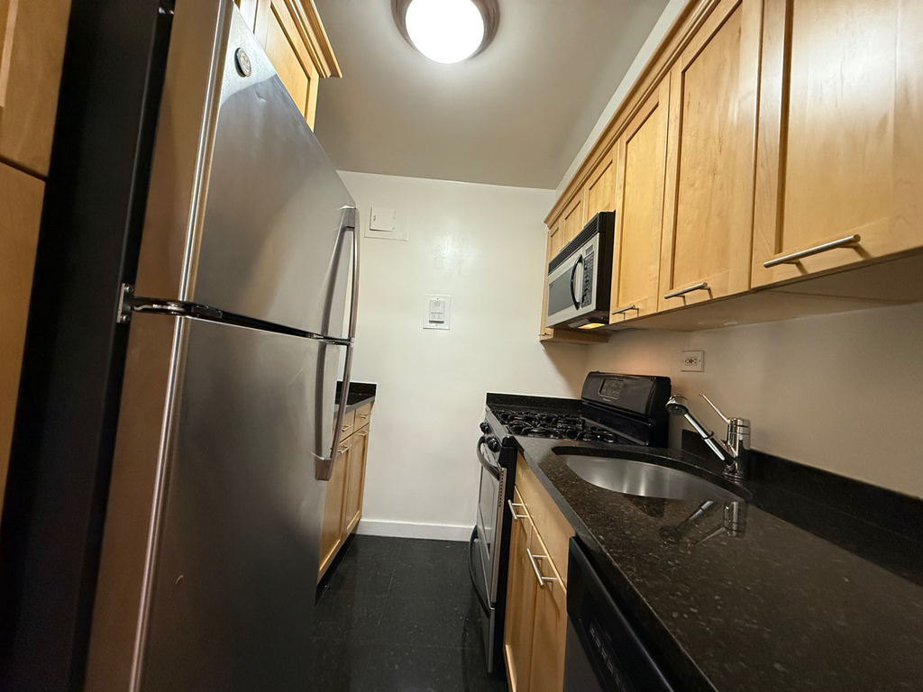 145 4th Avenue - Photo 6