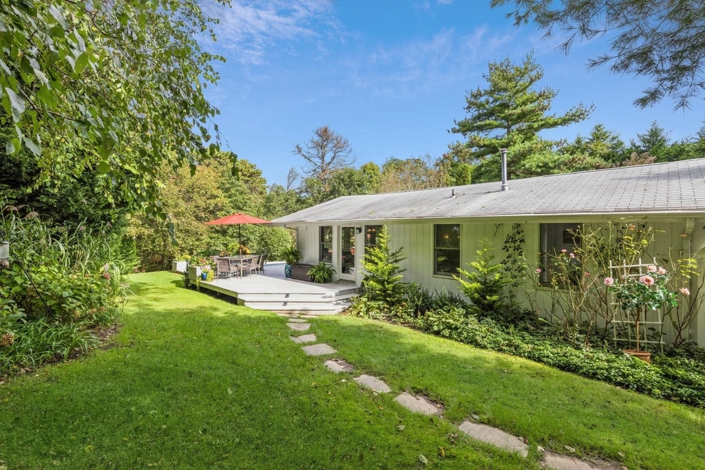 21 Hillover Road E - Photo 4