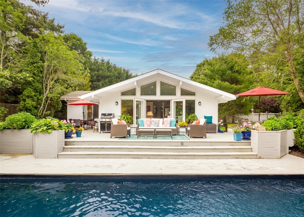 21 Hillover Road E - Photo 1
