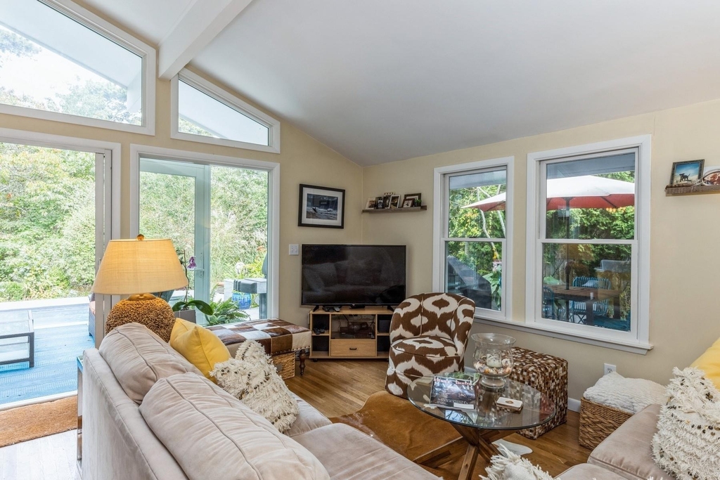 21 Hillover Road E - Photo 11