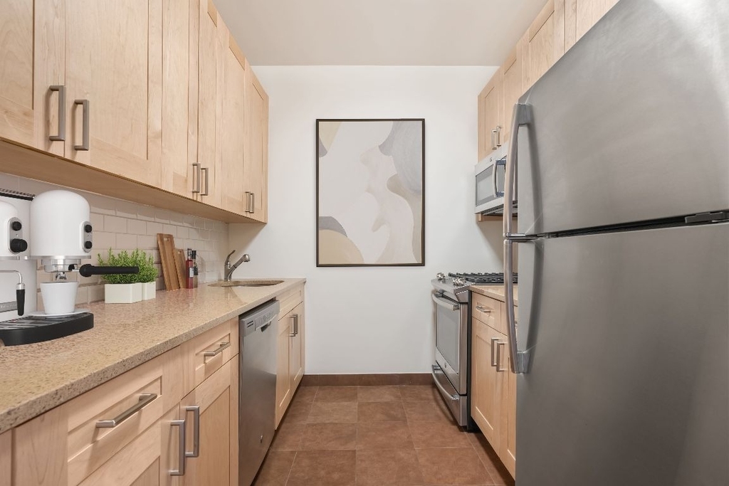 21 West Street - Photo 2