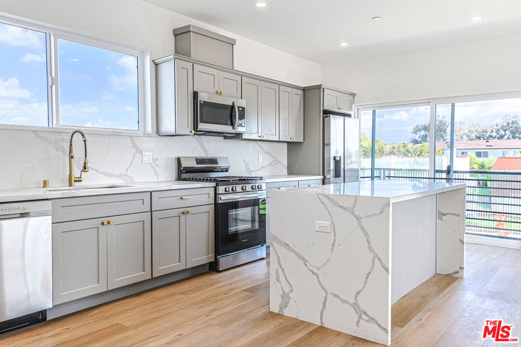 1921 Carmona Avenue - Photo 9