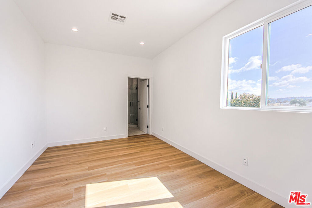 1921 Carmona Avenue - Photo 18